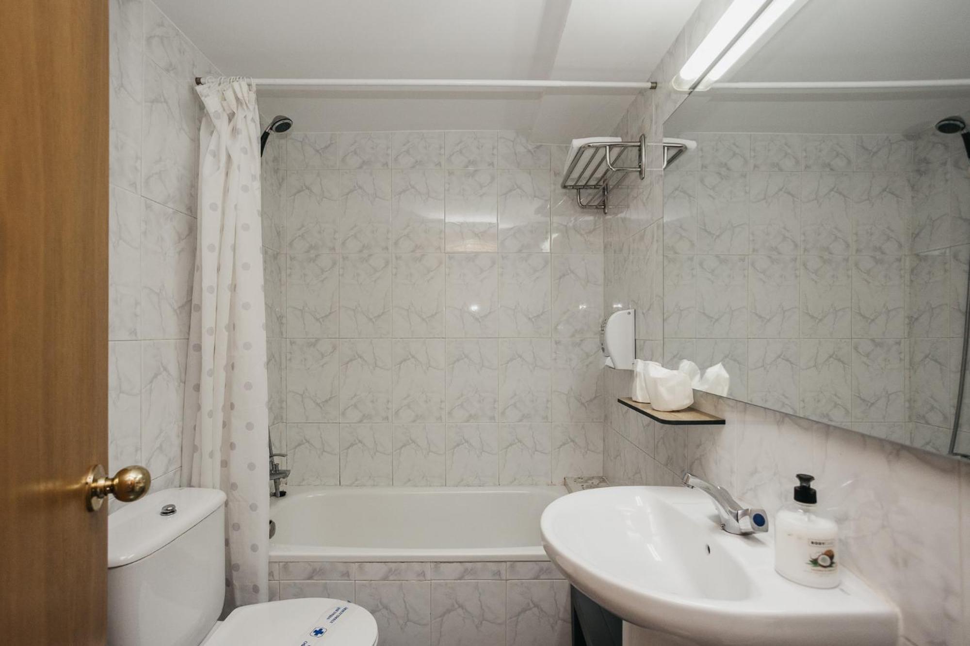 La Trobada Hotel Sport รีโปลล์ ภายนอก รูปภาพ