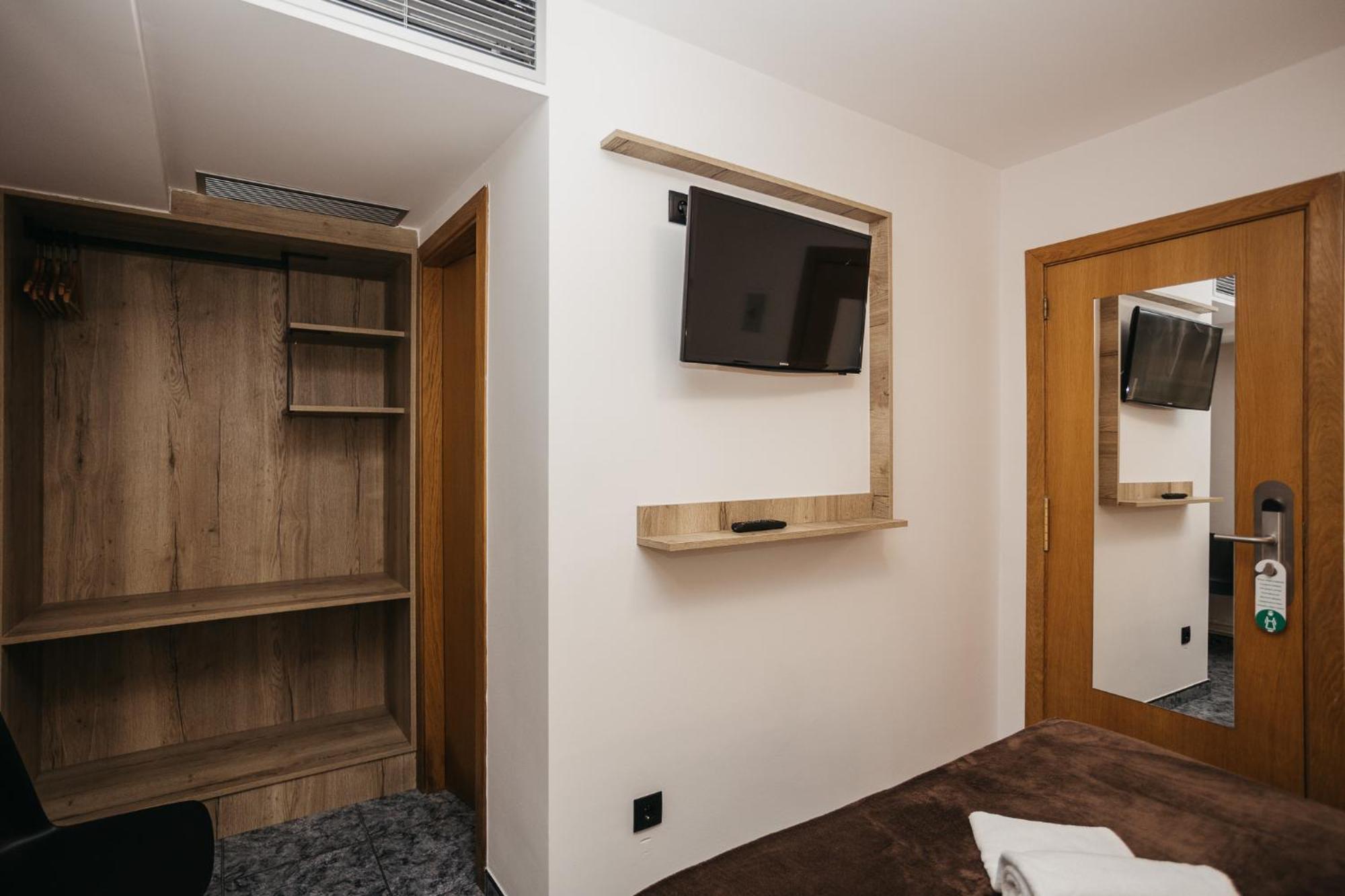 La Trobada Hotel Sport รีโปลล์ ภายนอก รูปภาพ