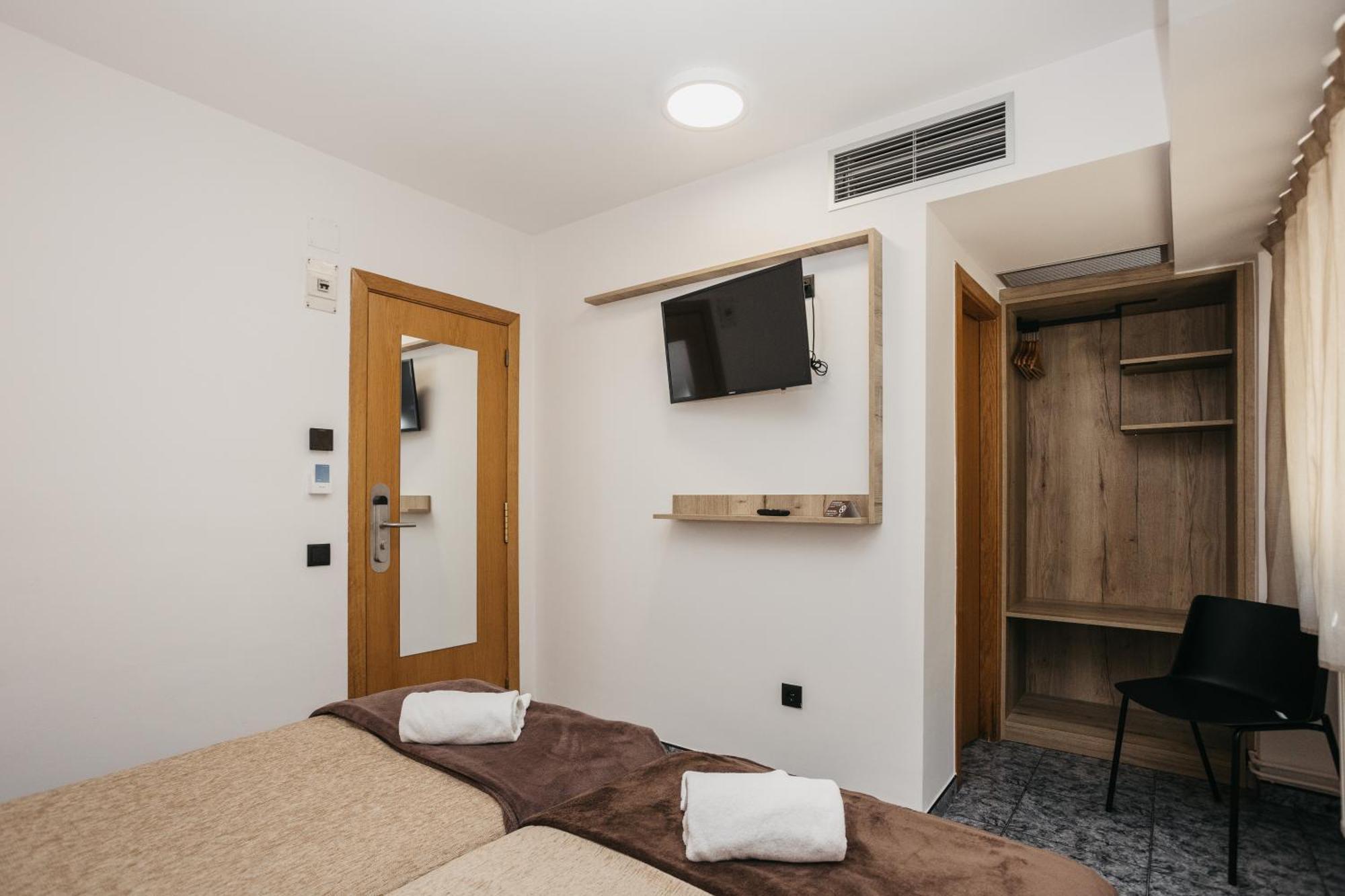 La Trobada Hotel Sport รีโปลล์ ภายนอก รูปภาพ
